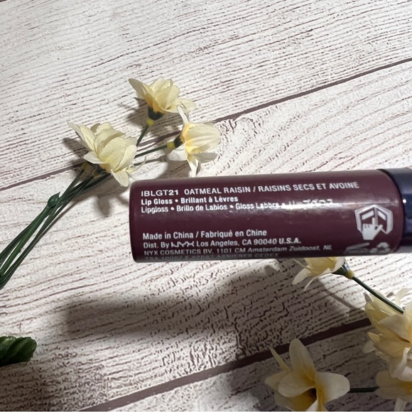 NYX Professional Makeup Intense Butter Gloss Tester in Oatmeal Raisin - Picture 5 of 11